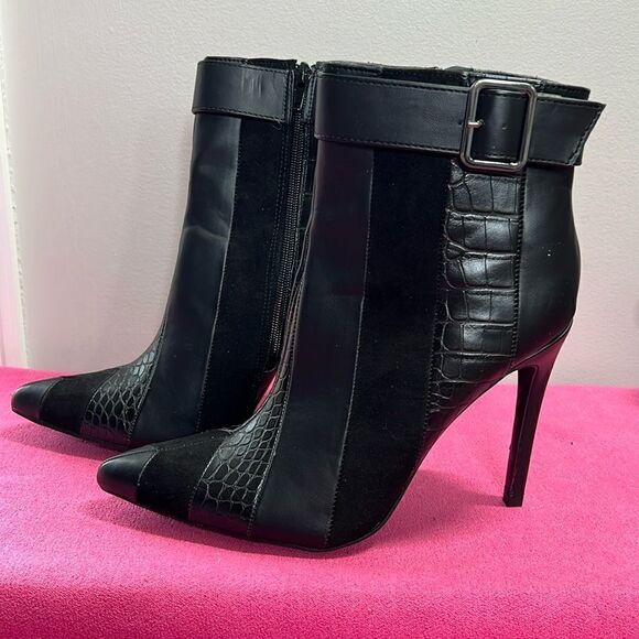 Shoe Dazzle Tall Heel Ankle Boot WhooHoo Size 9.5 - Picture 1 of 9